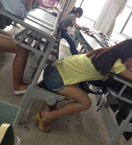大学生穿着暴露以勾引班长论处？这是真的么？