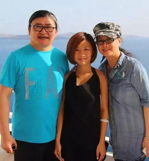 刘欢病情不断恶化，妻子悉心照料，如今妻子近照被曝出，她是谁？