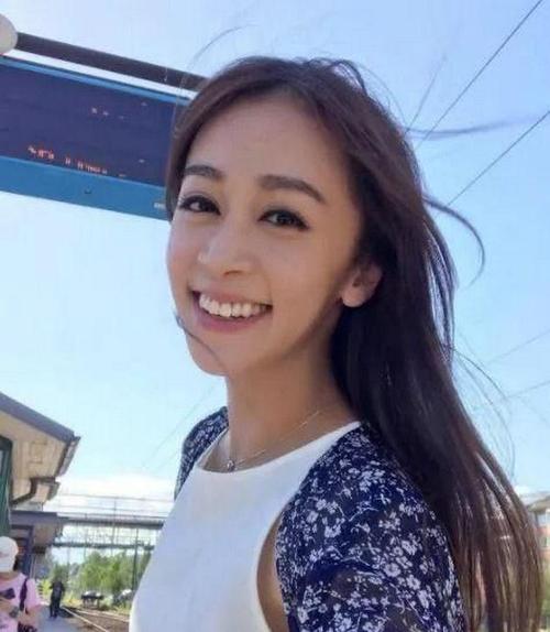 17岁拿下视后的她，被豪门老公追10年，如今生活幸福，她是谁？