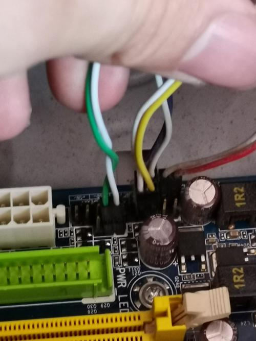 技嘉g31主板连接电脑机箱的线怎么连？