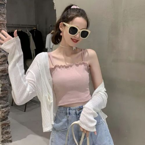 女生们夏天穿吊带的时候里面应该穿什么？