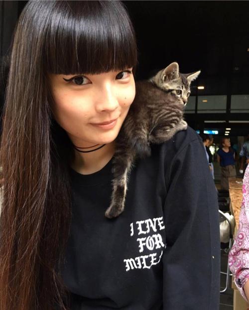 为什么东瀛淘大宝卖的衣服跟hera苗卖的一样 可是价格不同？