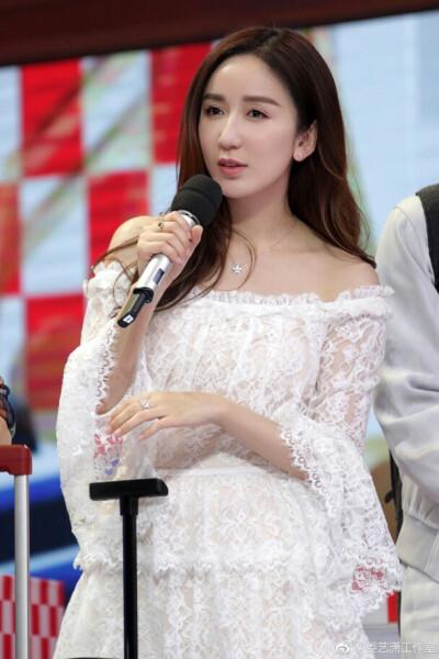 娄艺潇得所有爱好和优点。