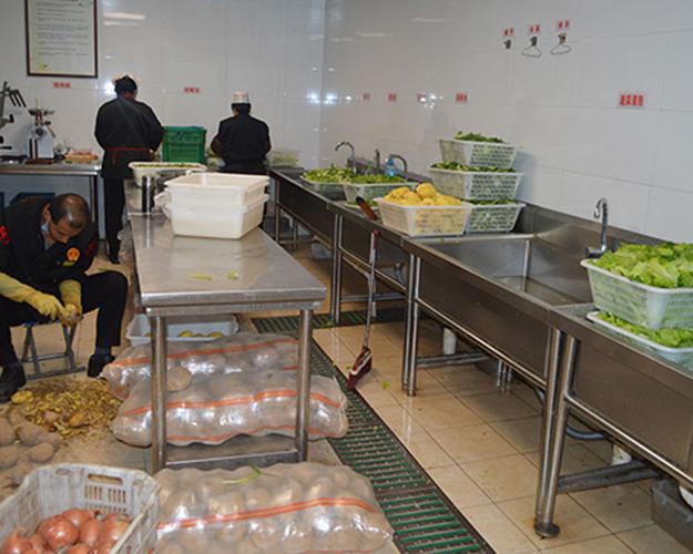 开餐厅后厨需要具备哪些厨具？