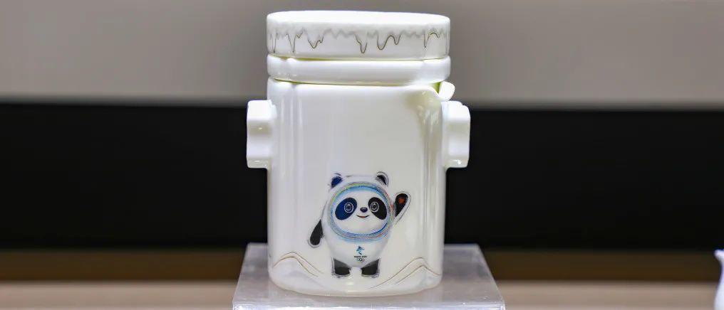 冰墩墩陶瓷挂件容易碎吗