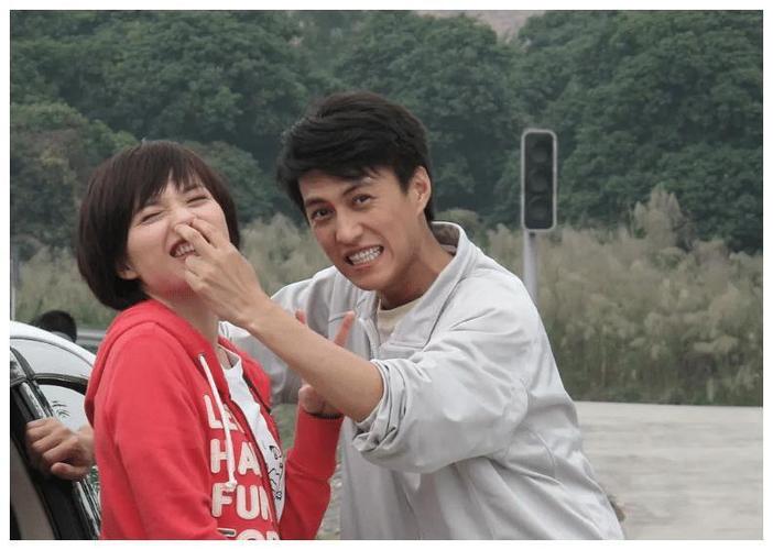 靳东的老婆李佳是谁