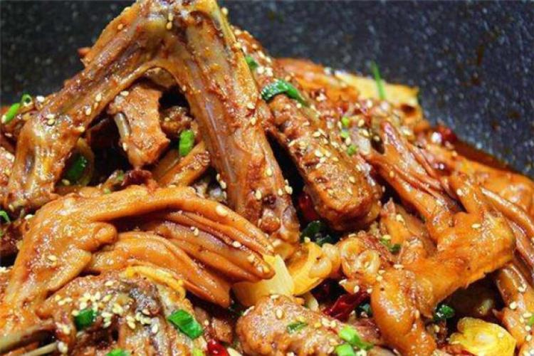 开家干锅鸭爪爪店赚钱吗？华飞鸭爪爪加盟有哪些加盟优势？