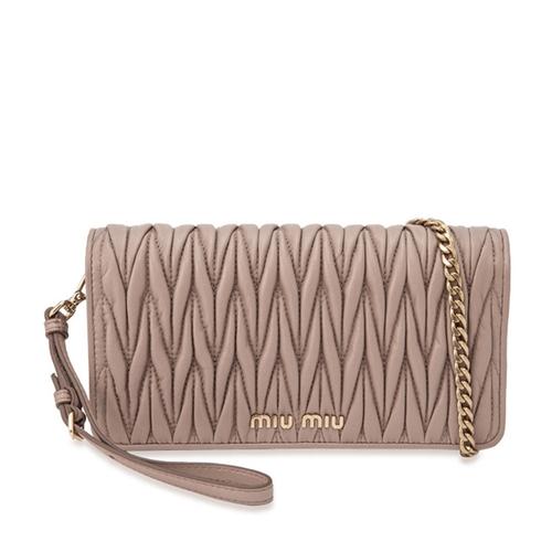 
</p>
<p>
MiuMiu包包多少钱
</p>
<p>
