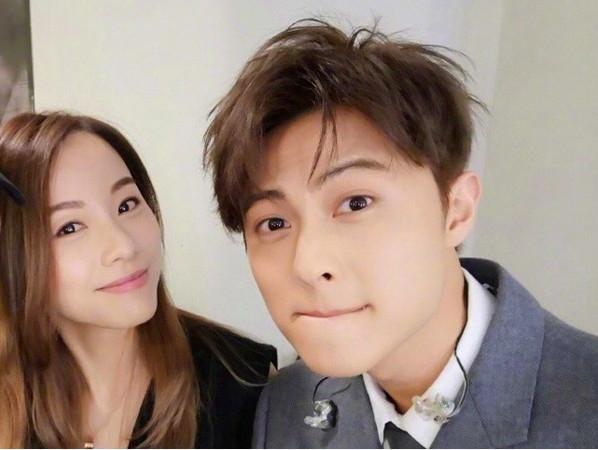 37岁邓丽欣官宣分手，结束和小6岁棒棒堂王子异地恋，你怎么看？