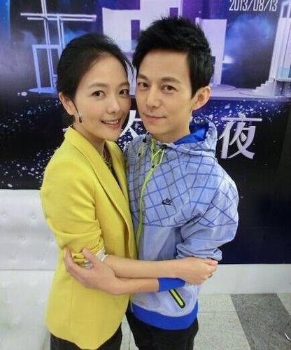 何炅老婆王菁照片