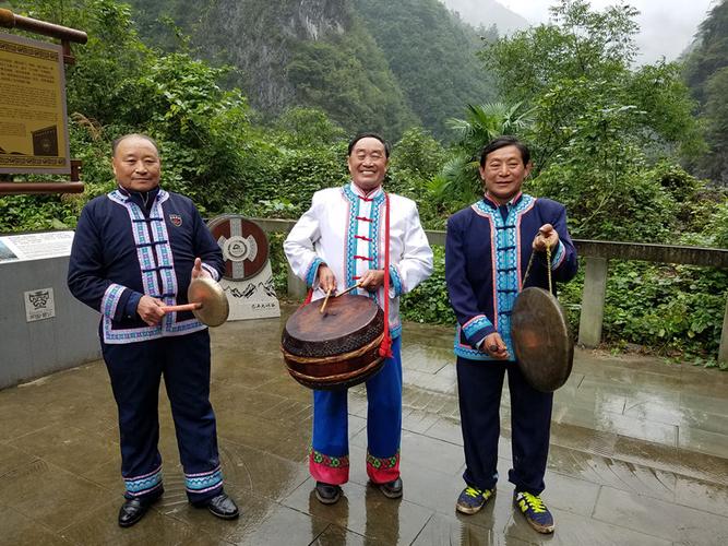 土家族自称“毕兹卡”，古代“巴人”的后代，为什么说古今土家风情的特色有差异？