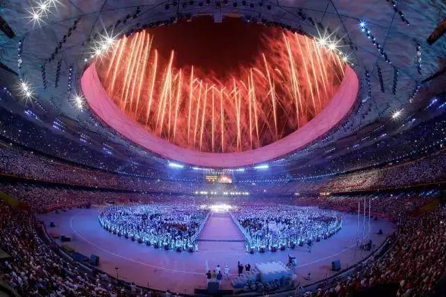 为什么里约晚上20:00的开幕式，是北京时间7:00不是相差11小时