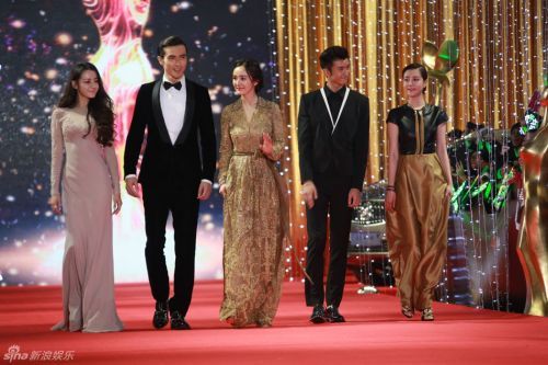 金鹰节颁奖晚会2014直播 杨幂目前出现了么