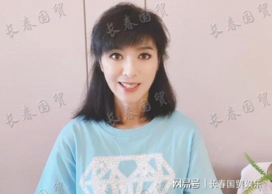 初代黄蓉米雪近照曝光，身材纤瘦到只剩骨头，64岁至今未婚？