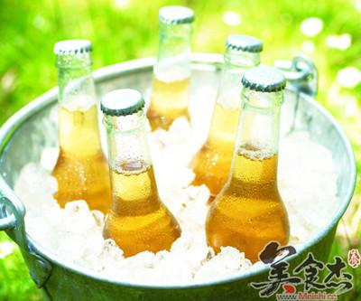 冰啤酒容易醉，还是不冰的？