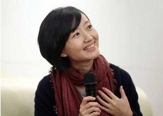 柴静近照曝光，不做主持人的这些年她在干嘛？