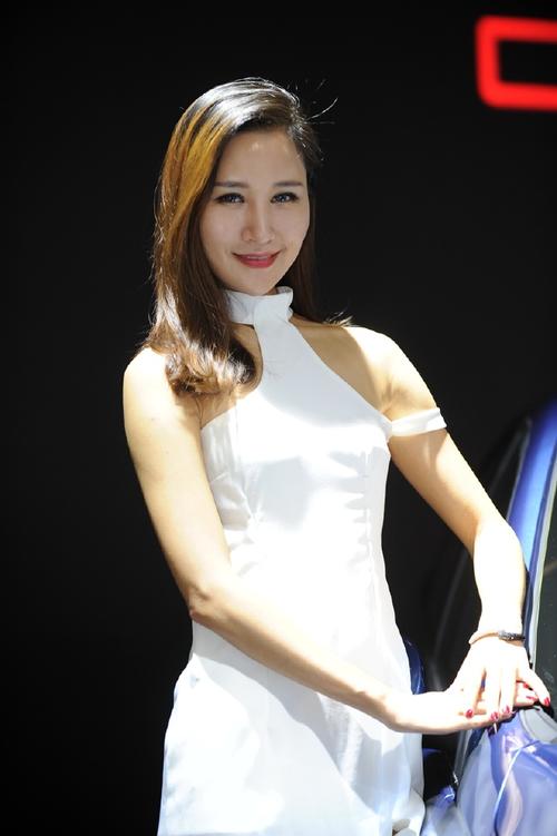 2014成都车展美女车模云集 争奇斗艳 有那些车模
