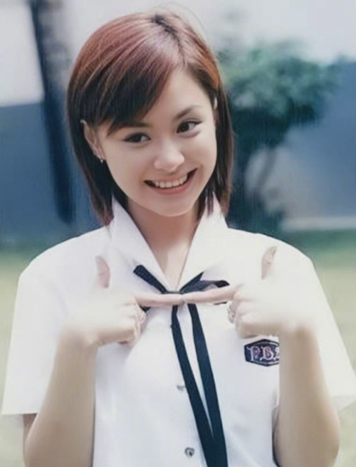 阿娇晒高中校服照，高中时期的阿娇颜值怎么样？