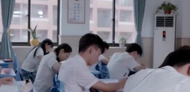 中国最牛高考生，考语文忘写名字，考英语在睡觉，后来怎样了？