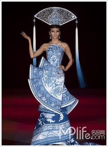 在维密上海秀，青花瓷为什么会称为其中元素之一？