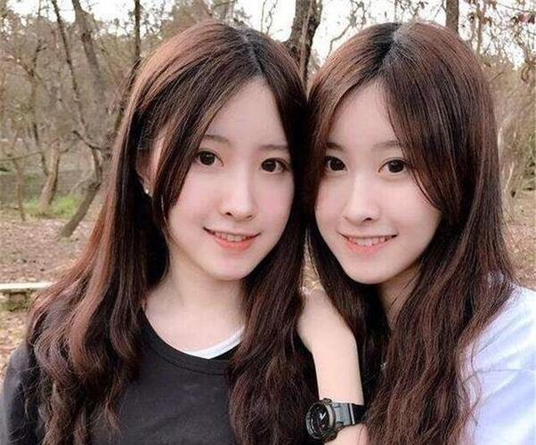 那对“一夜爆红”的复旦双胞胎校花，太美被富豪看上，现状如何？
