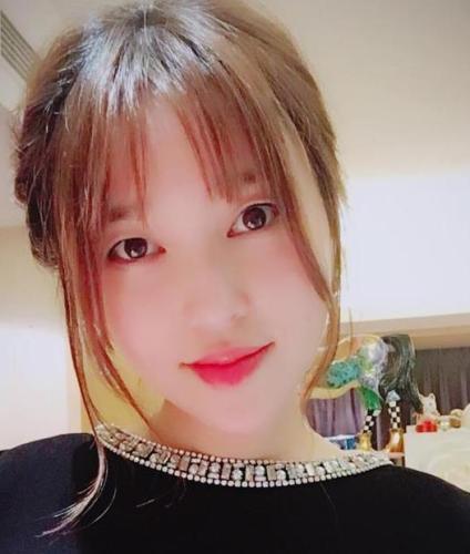 金莎的尖下巴走红网络，她是整容了吗？