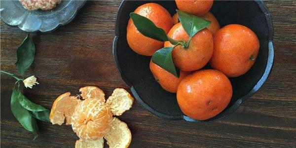 吃橘子籽险丧命是真的吗？