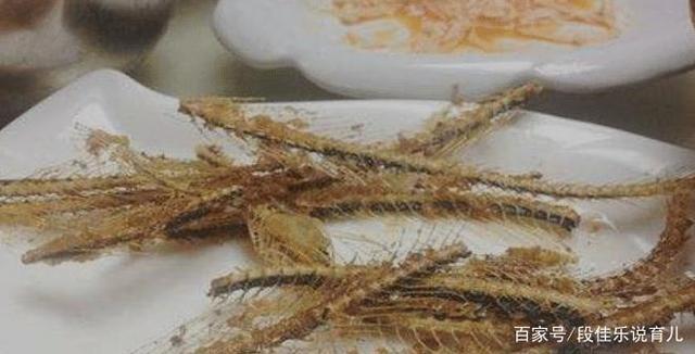 吃鱼时怀疑缺斤少两竟拼鱼骨头，还有哪些超级实在的人？