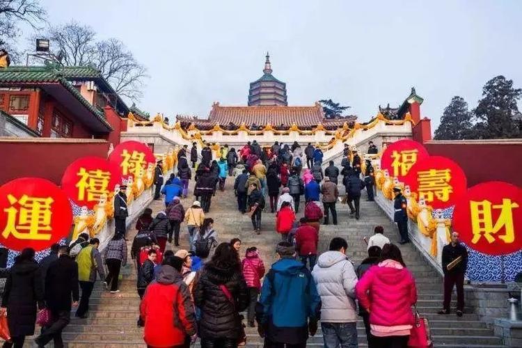 2016春节打算去北京，3天时间，3个人，想爬长城，逛庙会，在去几个有代表性的地方，例如天安门等，