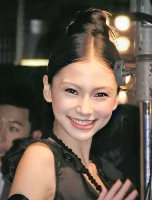 杨颖出道前后对比照明显，真的没有整过容吗？