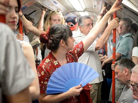英国高温“热死”760人，铁轨热变形，为什么英国人不耐受高温？