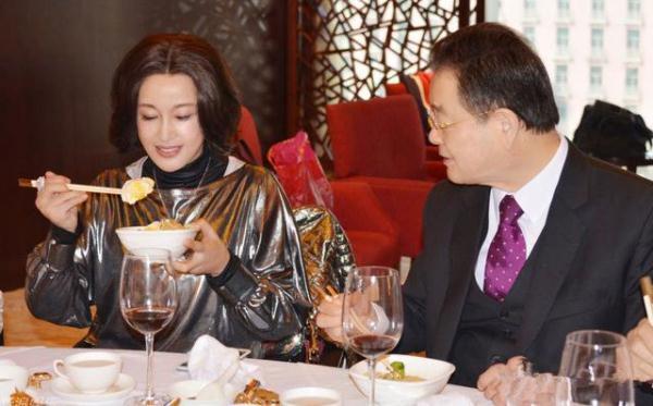 刘晓庆有孩子吗 刘晓庆老公王晓玉个人资料