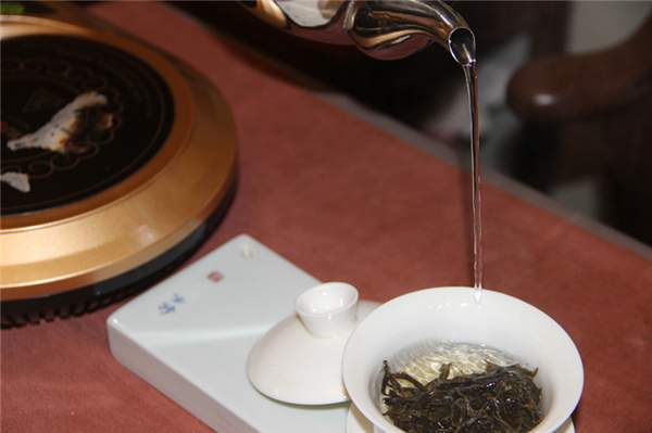南茗佳人的茶叶可以冲泡多少次？味道会不会很淡？