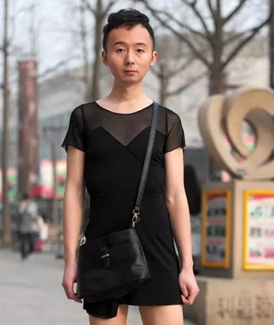 如果一个男人穿裙子和高跟鞋上街，吧友怎么看