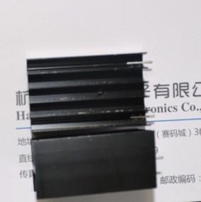 散热片连着一片三只脚的元件叫什么有啥作用