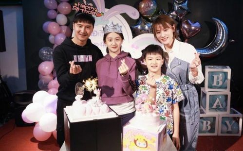 森碟庆13岁生日，穿短款卫衣与家人合影，身材看上去有多优秀？