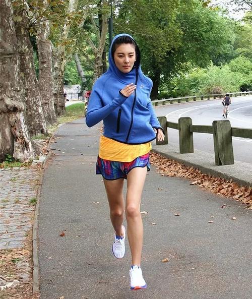 性感女神张雨绮大晒慢跑美腿照，她为什么不会跑粗腿