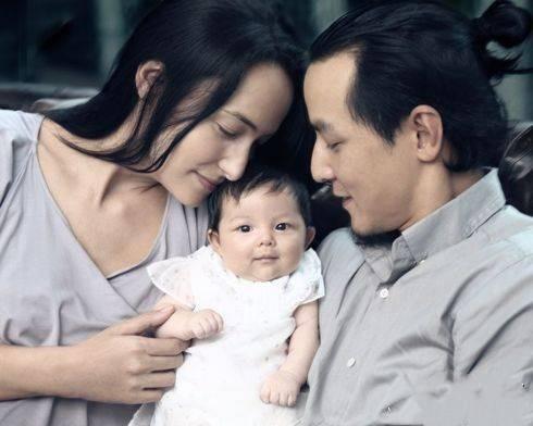 吴彦祖晒照为老婆庆生，贴脸亲吻好恩爱，自曝分床已10年，他们幸福吗？