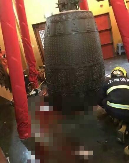 上海静安寺大钟坠落 一女子被砸伤送医是怎么回事？