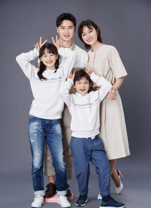 田亮女儿森碟穿衣朴素青春有活力，你还记得自己年轻时候喜欢的穿衣风格吗？