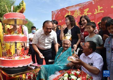 新疆喀什长寿老人迎来135岁生日，她有哪些长寿秘诀？