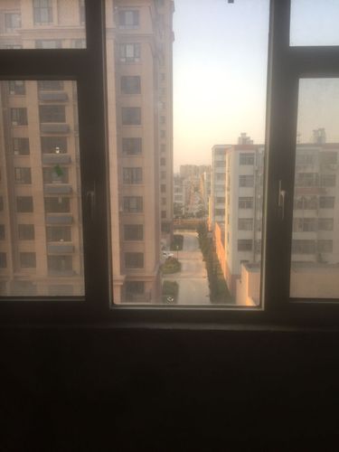 窗户对着路好不好？