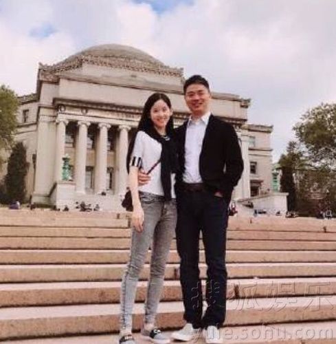 刘强东和奶茶妹妹差几岁