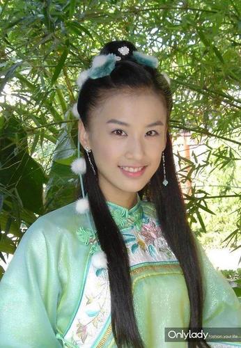 金莎和黄圣依20年前旧照曝光，黄圣依几乎没变金莎变化明显，你见过吗？