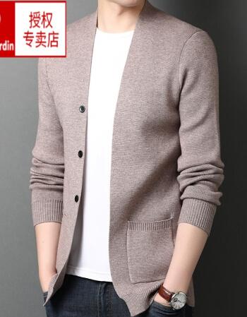 男士针织开衫应该如何搭配衣服？