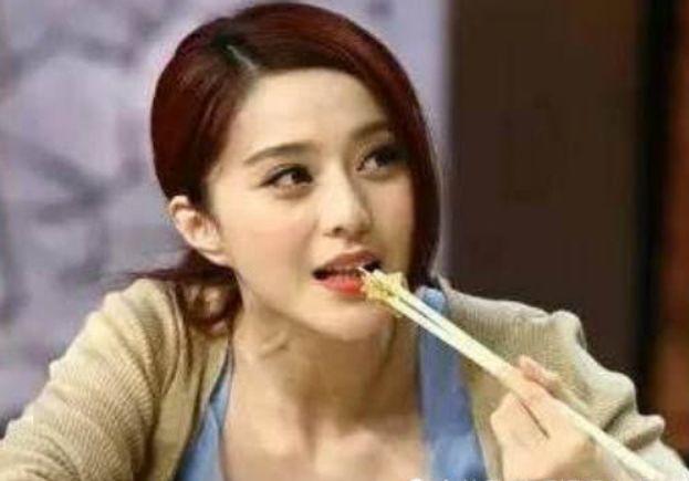 明星不全是假吃，杨紫吃到过敏赵丽颖像吃播，为什么王传君太敬业了？