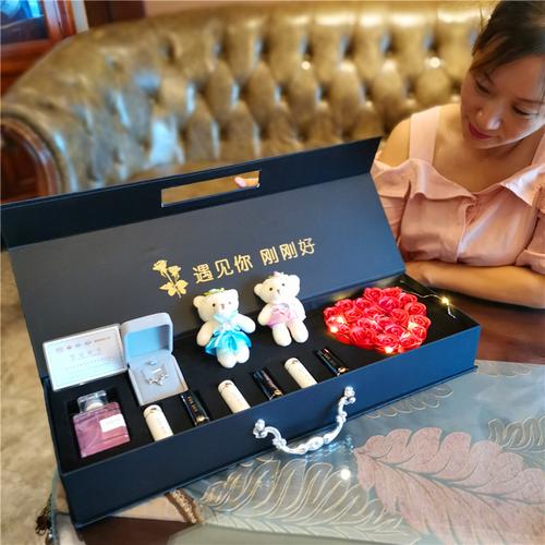 异地恋送女朋友什么圣诞礼物比较好？