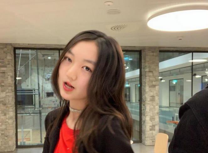 李嫣近照曝光，网友为啥说她像不良少女？