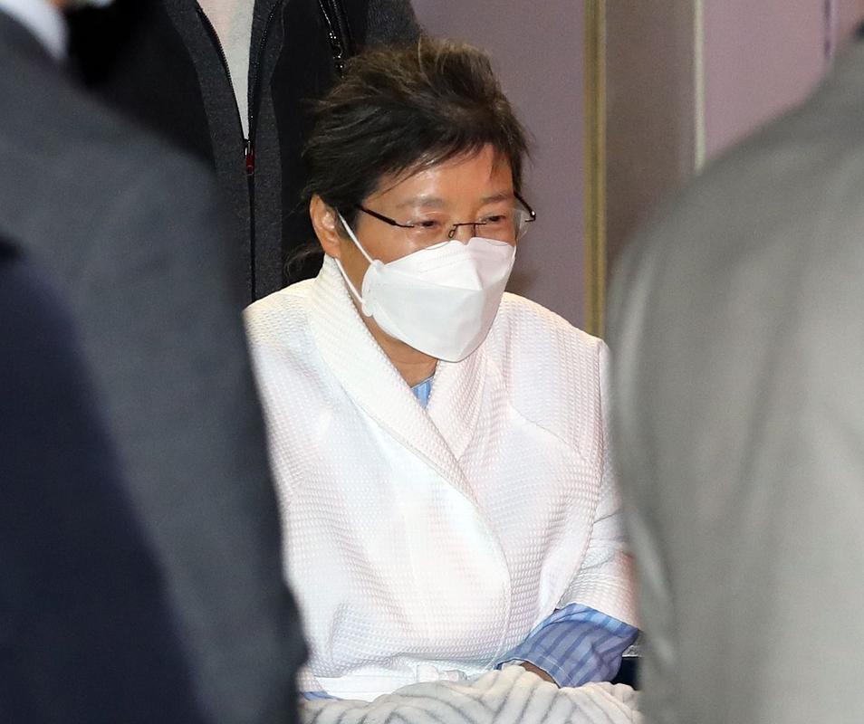 朴槿惠为啥会坐牢？出狱后状况如何？