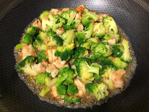 怎么用西兰花虾仁做馅